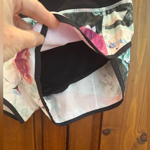 Lululemon Athletica Size 6 Speed Up Multicolor Floral Running Shorts EUC - Picture 3 of 7